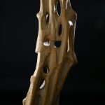 Figure 1967, olive wood sculpture, 156x50x53cm, di Adolf Vallazza